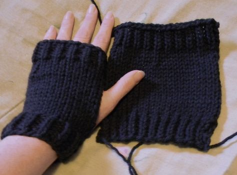 Several Free Knitting Patterns That Will Keep You Warm This Winter Easy Knit Hand Warmers, How To Knit Hand Warmers, Knit Hand Warmers Pattern, Knit Hand Warmers Pattern Free, Hand Warmers Knitting Pattern, Hand Warmer Pattern, Knit Hand Warmers, Knit Wrist Warmers, Fingerless Mittens Pattern