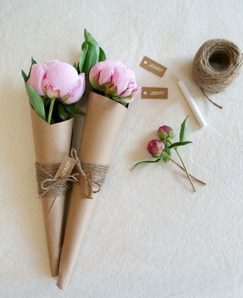 Diy Bridesmaid Gifts, Kerajinan Diy, Mother's Day Bouquet, Bridesmaid Diy, Diy Flores, Fleurs Diy, Diy Bricolage, How To Wrap Flowers, Flower Party