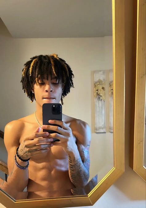 Curly Hairstyles Light Skin, Hairstyles Light Skin, Light Skin Boy, Black Dreads, Cute Dreads, Light Skin Men, Dreadlock Hairstyles For Men, Dark Skin Men