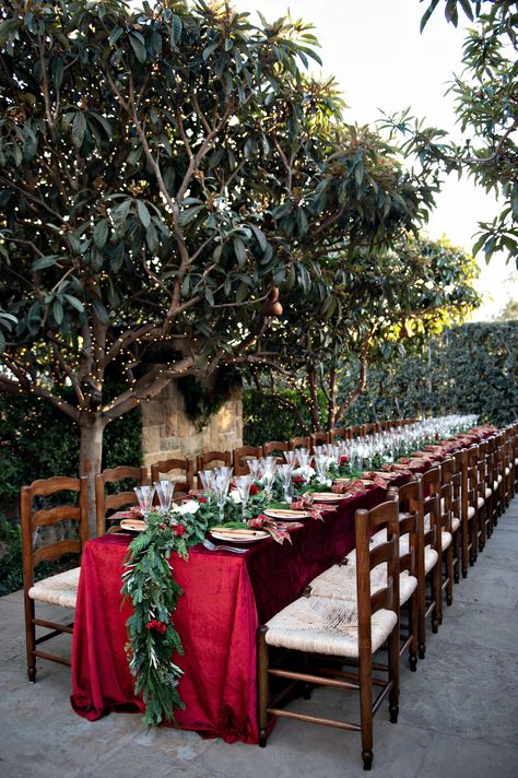 Natal, Traditional Christmas Party, Formal Christmas Party, Classy Christmas Party, Classy Holiday Party, Christmas Party Centerpieces, Fancy Holiday Party, Outdoor Christmas Party, Wedding Rehearsal Dinner Decorations