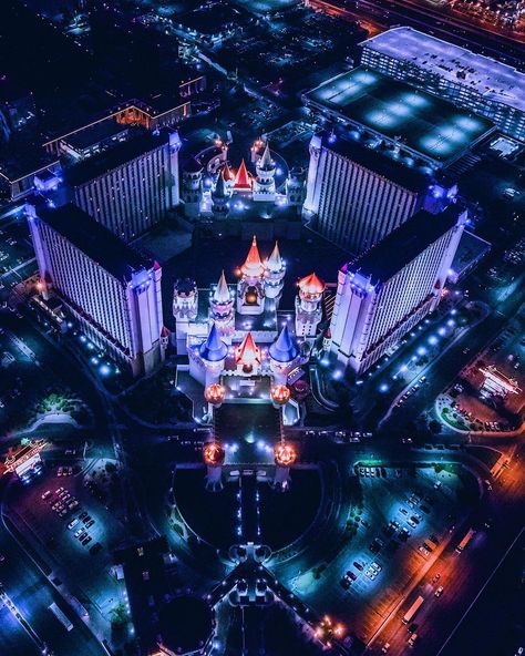 The Excalibur Hotel Casino is one of the best kid-friendly hotels in Las Vegas, Nevada. Las Vegas, Las Vegas Excalibur, Excalibur Hotel Las Vegas, Excalibur Las Vegas, Monte Carlo Travel, Palazzo Las Vegas, Excalibur Hotel, Hotels In Las Vegas, Las Vegas Airport