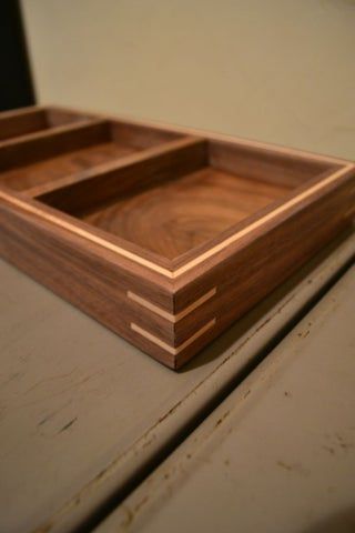 Wood Box Design, Jewelry Box Plans, Wooden Box Designs, Small Wooden Boxes, Woodworking Basics, Wood Crafting Tools, Valet Tray, Woodworking Inspiration, Serving Tray Wood