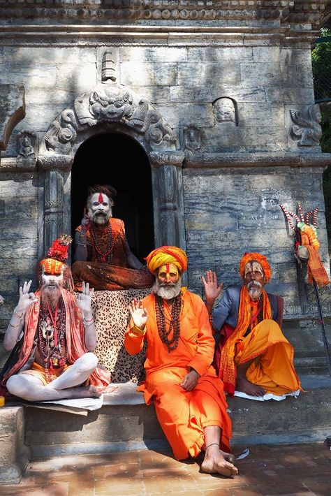 Sadhus India, Pashupatinath Temple, Nepal People, Nepal Art, Nepal Culture, Nepal Kathmandu, Yoga Studio Design, India Photography, India Culture