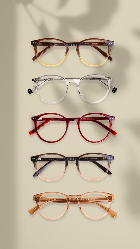 Crystal clear glasses Clear Brown Glasses, Eyewear Trends 2024 Women, Eye Frames For Women, Transparent Glasses Frames, Glasses Transparent, Classy Glasses, Glasses Inspiration, Clear Glasses Frames, Glasses For Your Face Shape