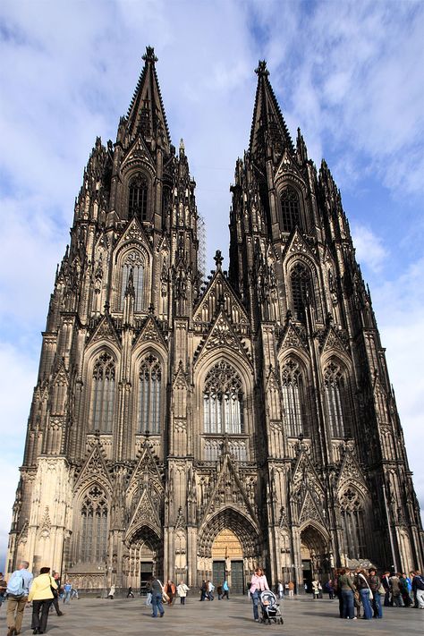 Kölner Dom in Köln, Germany. The square around ths church is one of the happiest and most exciting places I have been.  I want to go back so I can climb to the top! Cathedral Architecture, Cologne Cathedral Germany, Goth Castle, Europe Winter Travel, Church Aesthetic, Houses Of The Holy, Gothic Cathedrals, Germany Castles, Architecture Design Drawing