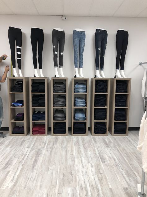 Jeans Store Design Ideas, Boutique Layout, Clothes Shelves, Clothing Store Interior, The Best Jeans, Jeans Store, Showroom Interior Design, Showroom Design, Streetwear Shop