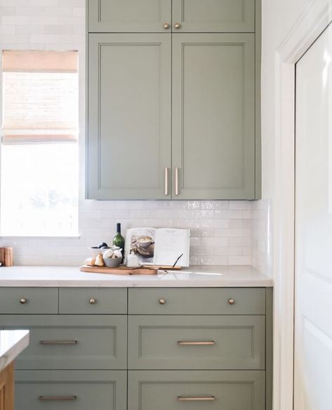 Benjamin Moore Carolina Gull (The Latest in Sage Greens!) 2138-40 – Mod & Mood Benjamin Moore Kitchen, Moore Kitchen, Sage Green Paint Color, Sage Kitchen, Sage Green Kitchen, Green Kitchen Cabinets, Story Design, Green Paint Colors, Green Cabinets