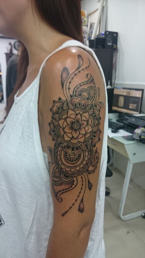 New #mandala #paisley tattoo on arm. #tattoo #inspiration #flower #geometric Paisley Flower Tattoos, Mandala Shoulder Tattoo, Arm Tattoo Inspiration, Paisley Tattoo Design, Feminine Mandala, Half Arm Sleeve Tattoo, Lace Sleeve Tattoos, Paisley Tattoos, Paisley Tattoo