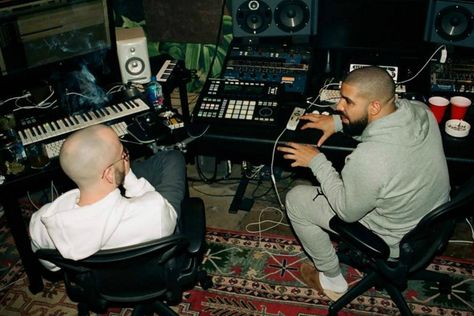 Here's How Drake's Producer Noah "40" Shebib Makes Hits Majid Jordan, Ovo Sound, Producer Studio, Home Studio Setup, Music Studio Room, Music Motivation, Home Studio Music, Studio Photoshoot, Studio Setup