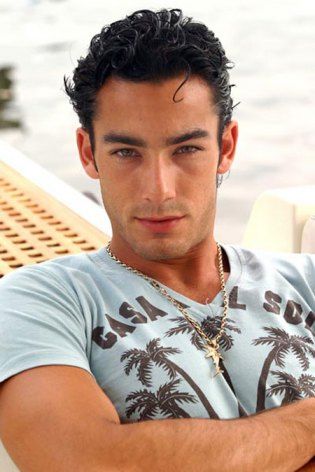 Aaron Diaz, Been my crush since i was 15 this man is gorgeous Hispanic Celebrities, Aaron Diaz, European Ancestry, Hispanic Men, Latin Men, Latino Men, Hottest Male Celebrities, 20 Century, Hollywood Actor