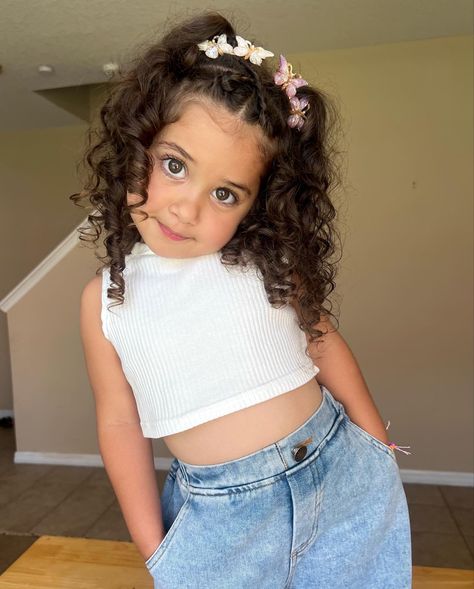 Easy toddler hairstyle Toddler Girl Hairstyles Curly, Toddler Curly Hair, Hairstyle Curly Hair, Curly Hair Baby, Baby Girl Hairstyles Curly, Easy Toddler Hairstyles, Hairstyle Curly, Quick Hairstyle, Cute Toddler Hairstyles