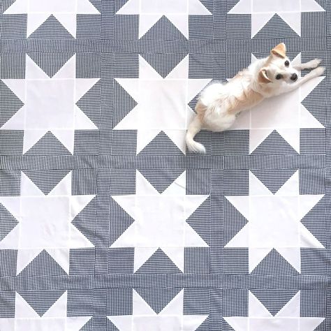 Free Sawtooth Star quilt pattern with math conversion chart to size up or down. Patchwork, H Quilt, Large Star Quilt Pattern, Math Conversion Chart, Saw Tooth Star Quilt, Sawtooth Star Quilt, Hst Quilts, Quilt Stars, Sawtooth Star