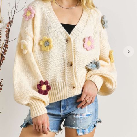 New No Tag In Bag Boutique Super Soft, Cozy 3-D Flowers With Textured Back Gorgeous Sweater Cheetah Cardigan, Flower Cardigan, Cottagecore Clothes, Knitted Flowers, Spring Boho, Chunky Cardigan, Crochet Woman, Style Cardigan, 3d Flowers