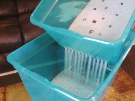 Buy 2 or 3 plastic bins & drill holes one side then lift, sift & stack so the holes face the other direction - make it yourself with deep bins & create a top entry hole in the lid Katt Diy, Diy Litter Box, Katt Grejer, Chat Diy, Cats Diy Projects, Cat Hacks, Plastic Bins, Cat Box, Animal Projects