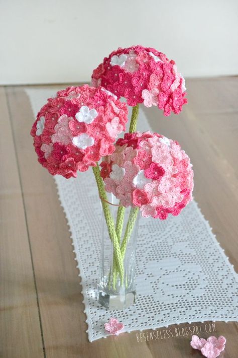 Crochet Hydrangea Flower with Free Pattern Crochet Hydrangea, Bouquet Crochet, Beau Crochet, Crochet Puff Flower, Crochet Mignon, Confection Au Crochet, Crochet Flowers Easy, Crochet Flowers Free Pattern, Crochet Bouquet