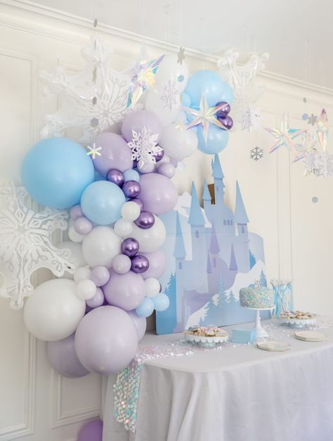 Frozen Elsa Food Ideas, Princess Frozen Birthday Party, Winter Wonderland 3rd Birthday Party, Elsa Party Ideas Frozen, Frozen Birthday Party Balloon Arch, Frozen Birthday Tea Party, Frozen Fifth Birthday, Elsa Birthday Party Decorations At Home, Winter Frozen Birthday Party