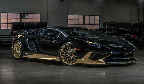 Black And Gold Lamborghini Aventador S Is One Of The Last Coupe, Vintage Lamborghini, Gold Lamborghini, Black Lamborghini, Acura Legend, Gold Car, Black Hills Gold Jewelry, Mclaren Cars, Luxury Appliances