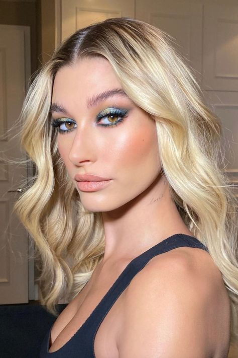 Eyebrow Trends, Maquillage On Fleek, Smink Inspiration, Studio 54, Make Up Look, Blue Makeup, Makeup Pictures, Hailey Baldwin, Celebrity Makeup