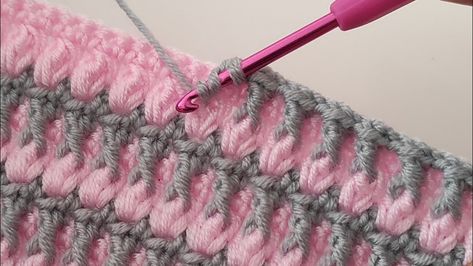 This two color crochet stitch is quick and easy. You can use 2 or more colors for this pattern, but this tutorial will only show the two color version of it. This is a great project if you are looking to practice your stitches. You can make anything from blankets, dresses or hats with these … Crochet Moon Wall Hanging Pattern Free, Crochet Baby Blanket Beginner, Crochet Baby Blanket Free Pattern, Easy Crochet Baby Blanket, Crochet Stitches For Blankets, Crochet Stitches Free, Crochet Blanket Designs, Crochet Knit Stitches, Easy Crochet Stitches