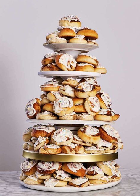 Cinnamon Roll Tower Cake, Cinnamon Rolls Wedding Cake, Cinnamon Roll Display Party Ideas, Cinnamon Rolls Display, Wedding Cinnamon Rolls, Cinnamon Roll Wedding Cake, Cinnamon Roll Tower, Cinnamon Rolls Wedding, Cinnamon Roll Wedding