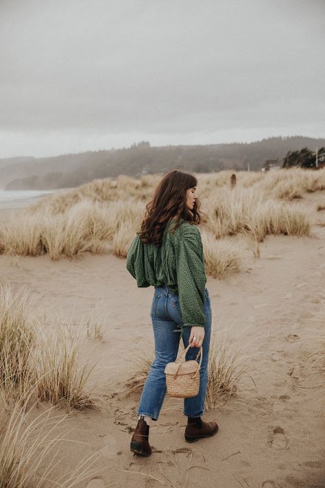 #style fashion #ootd #doen #blundstone #boots #oregoncoast #levis #winterstyle #casualstyle #everydayoutfits #outfits Blundstone Women Outfit Jeans, Blundstones Outfit, How To Style Blundstone Boots, Blundstone Outfit Women, Blundstone Boots Outfit, Blundstone Boots Women, Blundstone Women Outfit, Blundstone Outfits, Blundstone Outfit