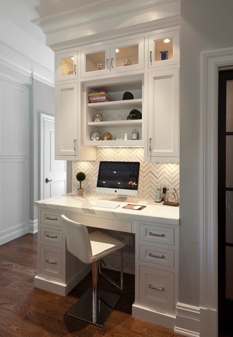 Something like this might work near the laundry room. I'd like it more if the bottom drawers were big enough for hanging folders. Rumah Moden, Kitchen Work Station, Interior Design Minimalist, Kitchen Desks, Office Nook, White Desk, Desk Areas, غرفة ملابس, Built In Desk