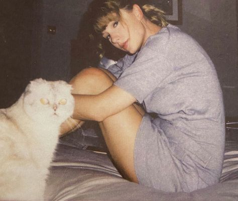 Taylor Swift Kiss, Taylor Swift Polaroid, Polaroid Collage, Taylor Swift Cute, Everything Has Change, Polaroid Pictures, Like U, Taylor Swift Pictures, Light Of My Life