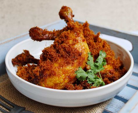 A unique fried chicken dish from West Java. Here, the chicken is simmered in spices, deep fried, then topped with galangal floss. Indonesian Fried Chicken, Ayam Goreng Lengkuas, Ayam Goreng Berempah, Ayam Penyet, Chicken Cook, Resepi Ayam, Unique Dishes, Light Bites, Crispy Onions