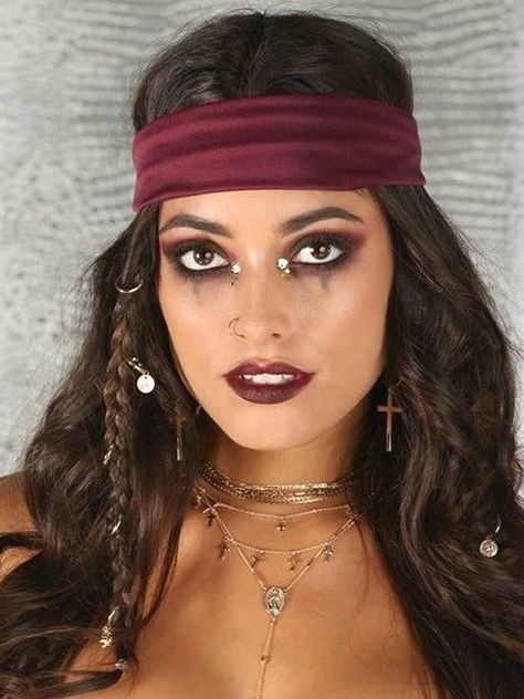 halloween-makeup-ideas Halloween Makeup Pirate, Halloweenpyssel Barn, Pirate Makeup, Epic Halloween Costumes, Fest Temaer, Kostuum Halloween, Halloweenský Makeup, Halloween Pirate, Hot Halloween Outfits