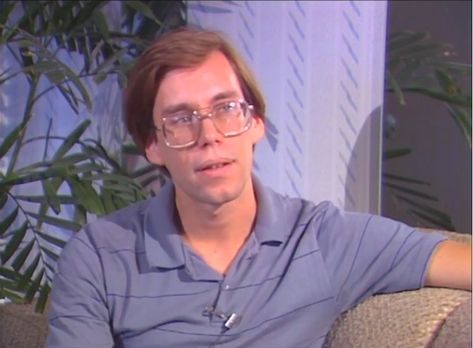 New Documentary Digs Into the Wild Life of Alleged UFO Technician Bob Lazar - VICE Bob Lazar, Aliens Exist, Documentary Filmmaking, How To Study Physics, Alien Spacecraft, Ufo Art, Fireworks Festival, Space Projects, Aliens And Ufos