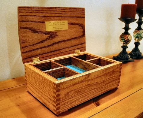 9 Free DIY Jewelry Box Plans: Free Jewelry Box Plan at Instructables Diy Earrings Box, Diy Wooden Jewelry Box, Box Design Ideas, Wooden Box Plans, Jewerly Box Diy, Diy Jewelry Box, Jewelry Box Plans, Jewelry Box Design, Jewerly Boxes