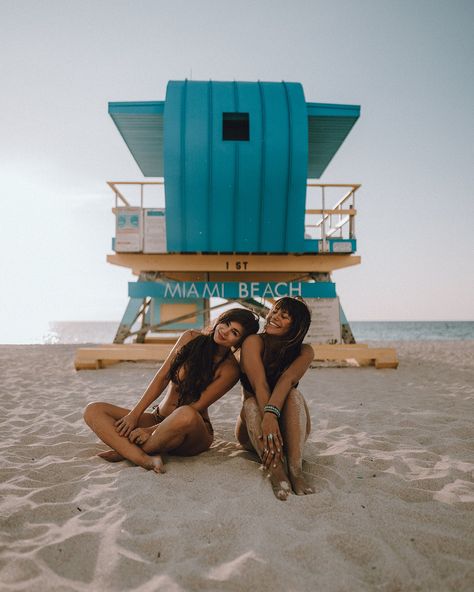 Miami Beach Poses, Miami Inspo Pics, Miami Photoshoot Locations, Miami Girls Trip Aesthetic, Miami Poses, Miami Pictures Ideas, Miami Instagram Pictures, Miami Photo Ideas, Miami Tumblr