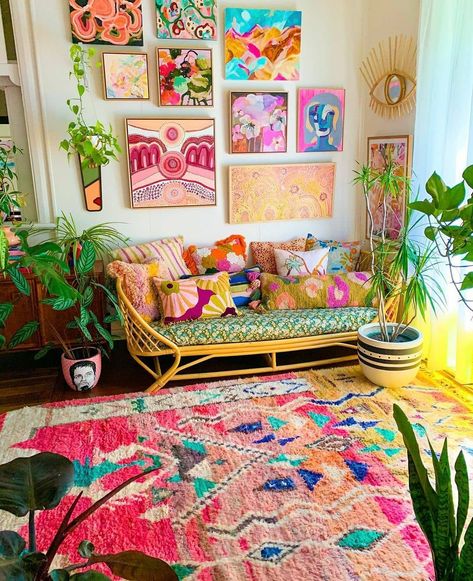 Cluttercore 🎉 on Instagram: “This room makes my heart full with sunshine 🌞 📸@theflamingoandthefox #thecluttercore ------ #cluttercore #maximalism #maximalistinteriors…” Funky Boho Decor, Boho Maximalist Decor, Maximalist Decor Bedroom, Colorful Maximalist Decor, Boho Chic Interior Design, Maximalist Living Room, Hippy Bedroom, Eclectic Maximalist, Boho Chic Interior