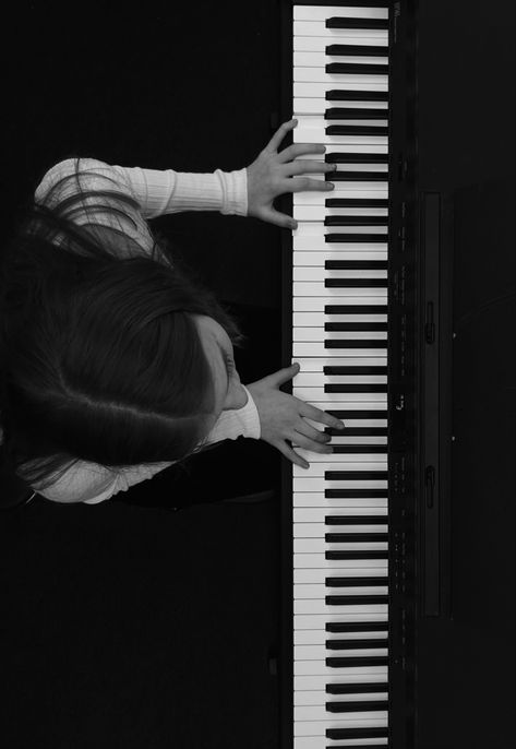 #cinematography #cinematic #photography #music #blackandwhite Music, Piano, Piano Photography, Classic Music, Edit Ideas, Photography Music, Cinematic Photography, Carpe Diem, Cinematography