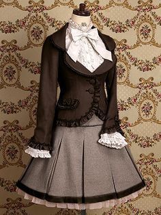 Matilda then came back with more dresses Steampunk Fashion, Japanese Street Fashion, Dirndl, Mode Kawaii, Gothic Lolita Fashion, Vintage Mode, Halloween Kostüm, Mori Girl, 여자 패션