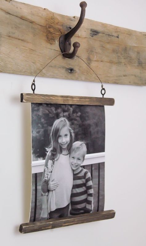 The easiest way to make canvas photo hangings that look real! http://www.littlehouseoffour.com Cadre Photo Diy, Farmhouse Style Frames, Rustic Pictures, Diy Photo Frames, Rustic Picture Frames, Diy Picture Frames, Hanging Canvas, Hanging Photos, Picture Hanging