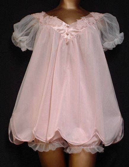 Babydoll pajamas with ruffle bloomers Vintage Lingerie, Baby Doll Pajamas, The Golden Years, Vintage Nightgown, Look Retro, Babydoll Lingerie, Pretty Lingerie, Pullover Shirt, Mode Vintage