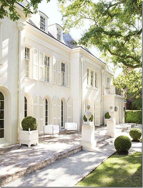French Style House Exterior, White Colonial House Exterior, French Provincial Garden, Beautiful Houses Exterior, Houston Houses, French Style Homes, Hus Inspiration, Design Exterior, Style At Home