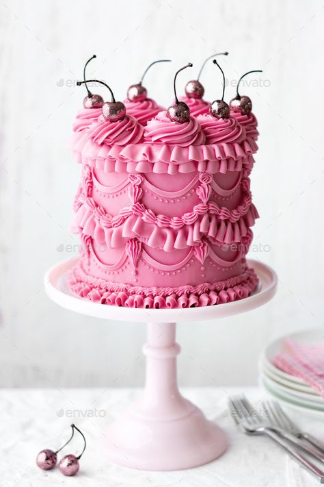 Pink celebration cake with vintage buttercream piped frills and cherries Fancy Birthday Cakes, Girly Birthday Cakes, Victorian Cakes, Bolo Vintage, Vintage Birthday Cakes, Pinterest Cake, Cake Piping, Fake Cake, Pretty Birthday Cakes