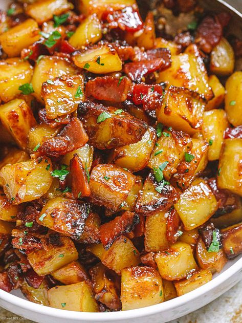 BBQ Side Dish Recipes: 30+ BBQ Sides for All Your Backyard Cookouts — Eatwell101 Honey Bacon, Potatoes And Bacon, Fest Mad, Pasti Sani, Roasted Potato Recipes, Potato Recipes Side Dishes, Potato Sides, Deilig Mat, Potato Side Dishes