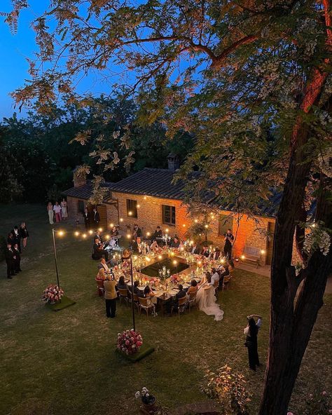 Small Backyard Wedding, Backyard Reception, Wedding Backyard Reception, 사진 촬영 포즈, Future Wedding Plans, Garden Party Wedding, Wedding Dinner, Wedding Mood Board, Wedding Goals