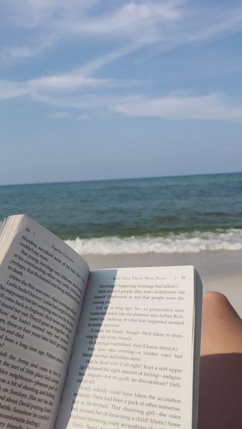 Reading Aesthetics, Book Beach, Reader Girl, Reading Motivation, Reading Aesthetic, Great Books To Read, Henna Designs Easy, All I Ever Wanted, World Of Books