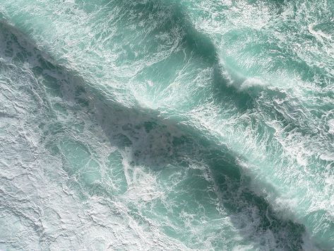 Atlantic Ocean as seen from Inishmore Island, Ireland. Photographed by Marek K. Misztal. Drawing Tutorials, Ocean Waves, Musik Tradisional, Le Grand Bleu, Alam Semula Jadi, Sea And Ocean, Seafoam Green, Nike Dunks, Aerial View