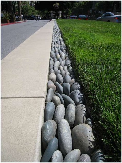 9using rain gutters; fill with rocks & use as a border Jardim Diy, River Rock Landscaping, Hardscape Design, Desain Lanskap, Lawn Edging, Landscape Edging, Have Inspiration, Rain Garden, Garden Edging