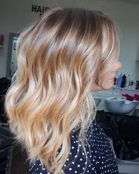 Balayage, Honey Bayalage Blonde, Best Blonde For Tan Skin, Fall Carmel Blonde Hair Color, Golden Blonde Baylage, Strawberry Honey Blonde Hair, Honey Blonde Baylage Hair, Warm Blonde Balayage Honey, Growing Out Bleached Hair