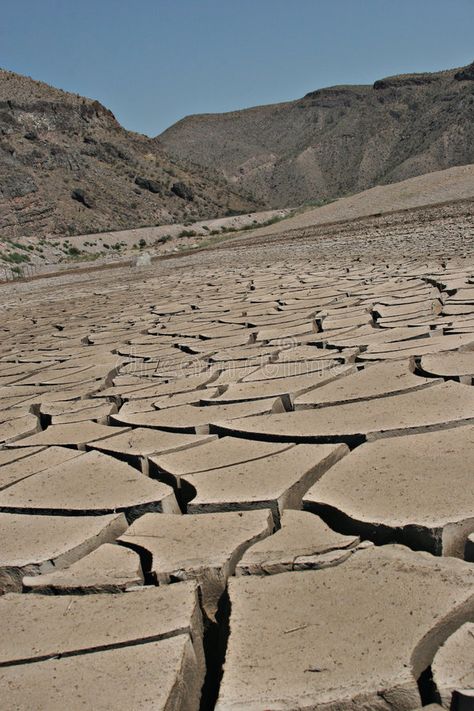 Dry Earth, Cracked Earth, Earth Texture, Earth Drawings, Desert Places, Dantes Inferno, Texture Drawing, Art Village, Driving Pictures