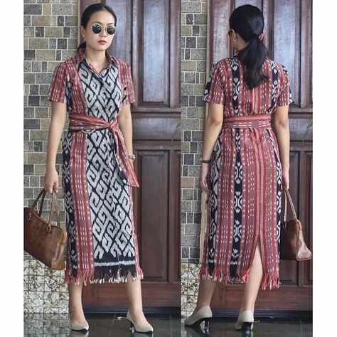 Detail size dress  ➡️ size S 》Bust 90-92 cm  ➡️ size M 》 Bust 94-96 cm  ➡️ size L 》 Bust 98-102 cm  ➡️ size XL 》 Bust 106-108 Tenun Fashion Inspiration, Batik Dress Elegant Modern, Dress Kain Tenun, Dress Tenun Ntt, Dress Lurik, Kebaya Pink, Tenun Dress, Dress Batik Modern, Dress Tenun