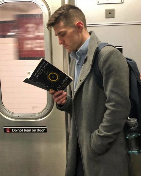 Nerd Aesthetic, Guys Read, Physical Intimacy, Vie Motivation, On The Train, Reading A Book, Books For Boys, The Train, Book Photography