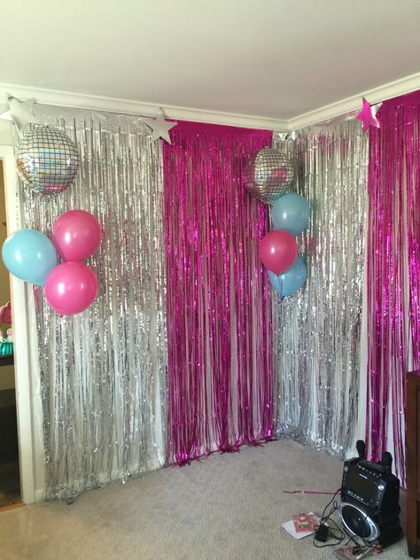 Karaoke stage. Karaoke Backdrop Ideas, Pink Rockstar Party, Pop Star Themed Birthday Party, Dance Party Sleepover, Barbie Karaoke Party, Karaoke 30th Birthday Party, 40th Birthday Dance Party Ideas, Kidz Bop Birthday Party Ideas, Sleepover Dance Party