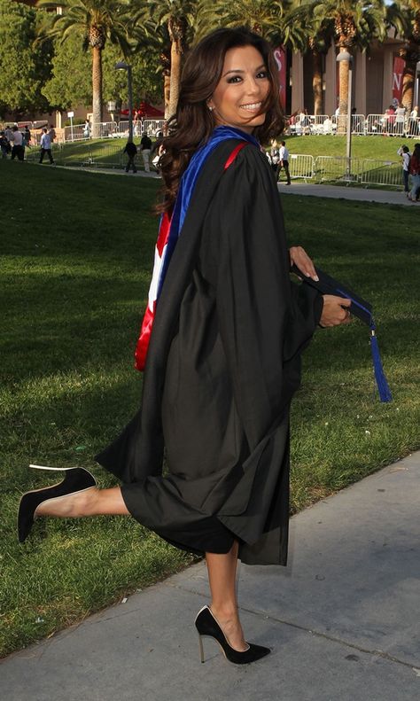Eva Longoria in Casadei pumps during her graduation from California State University with a master’s degree in Chicano Studies on May 22, 2013 Eva Longoria, Graduation Dress Masters Degree, Graduation Pictures Masters Degree, Masters Degree Aesthetic, Latina Graduation Pictures, Masters Photoshoot, Masters Degree Photoshoot, Latina Photoshoot, Outfit Ideas Graduation